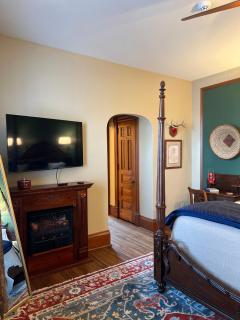 Historic Hutch House - 2