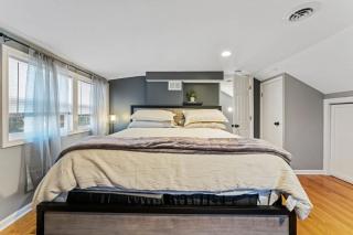New year fun-Near Lake Navy Hot Tub King Bed - 7