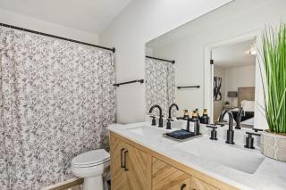 Tranquil Getaway for the Entire Family - Westmont - 3
