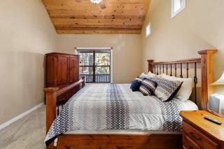 Resort Style Pine Top Cabin, Deck Views and Sleeps 12 - Indian Pine - 1
