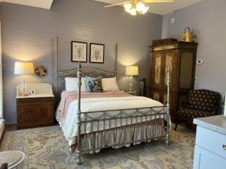 Historic Hutch House - 8