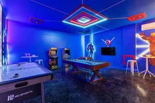 Sleeps 25 In Solara Resort Near the Theme Parks Coconut Breeze by AvantStay - Kissimmee - 9