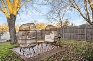 Bolingbrook King Bed 7 min to Hwy & Mall - Bolingbrook - 3