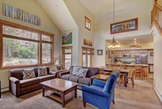 Mountain Thunder Lodge 3 Bedroom Vacation Rental in Breckenridge with Access to a Hot Tub Just Two Blocks from Main Street - Breckenridge - 2