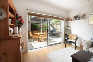 Sunshine Daydream w Edmund Cottage - Auckland - 1