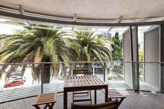 Newly Renovated 3BR Apartment 2 Parking Spaces Pool Gym City Views Walk to Shops - Brisbane - 9
