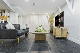 Oak Park 5bd 2bth sleeps 11 with 3 private parking - Oak Park - 8