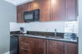 Sandman Hotel Vernon - 1