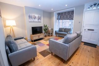4 Bedroom Winchester Town House, central, parking - Winchester - 7