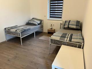 Voll ausgestattete Möblierte Wohnung zu vermieten an der BAB 15 - - 8