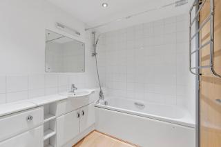 Luxury Apartment Silvertown Way - 1