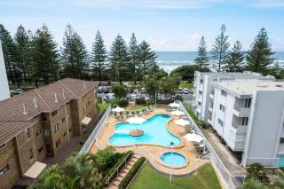 Ocean View Coastal Haven in Burleigh Heads - 6