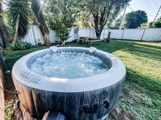 Stylish home with hot tub and ping pong table! - 6