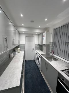 Modern Cozy One Bedroom Apartment - Manchester - 2