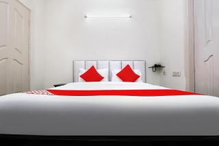 Collection O Ramji Grand Near Tdi Mall - New Delhi - 7