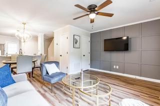 Beautiful 2 bdr Townhome w King bed and free wifi - Raleigh - 9