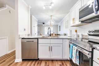 Beautiful 2 bdr Townhome w King bed and free wifi - Raleigh - 2