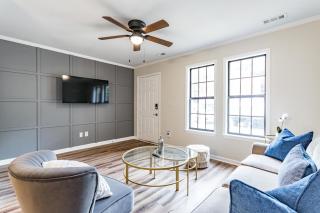 Beautiful 2 bdr Townhome w King bed and free wifi - Raleigh - 0