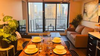 LUXURY Downtown Sunset Getaway - Your Home Away From Home - Fully Stocked Kitchen, Gym, Balcony, FREE PARKING - 3