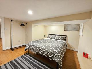 Cozy Suit In Toronto Riverdale - 6