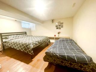 Cozy Suit In Toronto Riverdale - 1