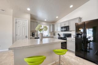 Family Friendly Playroom Garage - Caldwell - 4