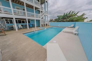 Frolic Inn OBX - Semi Soundfront Retreat, Pool, Hot Tub, Boat Ramp, Elevator, Media & Game Room - Rodanthe - 4