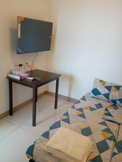 Condo next door - Manila - 0