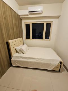 Condo next door - Manila - 0