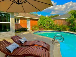 Houston Luxe Private Retreat for 16 people with Heated Pool, Big Sunroom, Billiards - Houston - 9
