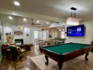Houston Luxe Private Retreat for 16 people with Heated Pool, Big Sunroom, Billiards - Houston - 8