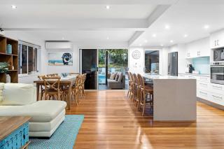 Pool side Luxury pet friendly - walk to the beach - Alexandra Headland - 9