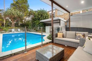 Pool side Luxury pet friendly - walk to the beach - 0