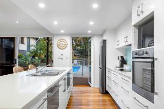Pool side Luxury pet friendly - walk to the beach - Alexandra Headland - 6