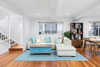 Pool side Luxury pet friendly - walk to the beach - Alexandra Headland - 4
