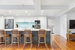 Pool side Luxury pet friendly - walk to the beach - Alexandra Headland - 3