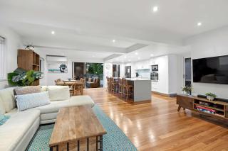 Pool side Luxury pet friendly - walk to the beach - Alexandra Headland - 2