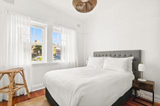 Coastal Retreat in the Heart of Manly - 7