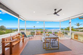 Sun Catcher - ocean views, walk to beach, lake, cafés, shops - Lake Cathie - 1