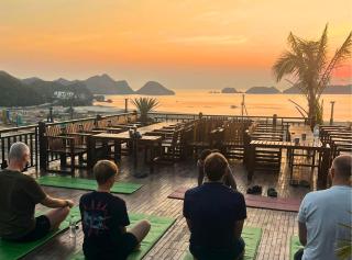 The One Hostel & Rooftop Bar Catba - 9