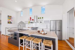 The Vibe Beach House - direct beach access, spa - 2