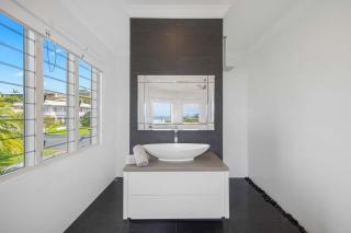 The Vibe Beach House - direct beach access, spa - 8