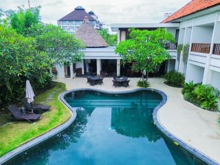 Villa Diana Bali 16 Bedrooms - Seminyak - 2
