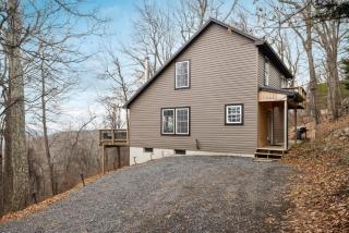 Valley Views Hot Tub Deck Screened Porch & WiFi - Hedgesville - 7