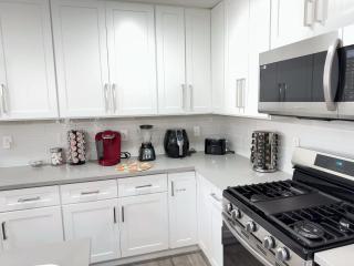 Pool House Newly Remodeled 3bed 3bath Near DT Summerlin and Red Rock - 1
