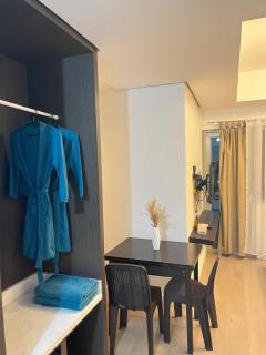 Condotel 1 Bedroom Across SM Aura - Manila - 3