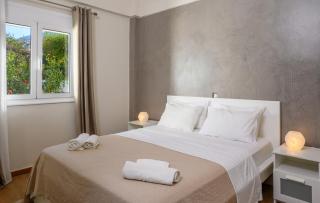 Victoria's Luxury Apartment - Private Pool, Jacuzzi - Agios Nikolaos - 2