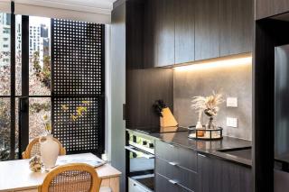 Relaxing Aircon Studio Living Beside Park in CBD - Pool & Gym - 1