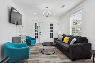 Retro Charm and Comfort Near the French Quarter - New Orleans - 8