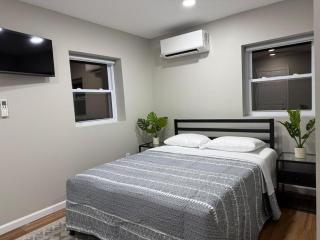 Cozy Cottage Flexible Stay - 1